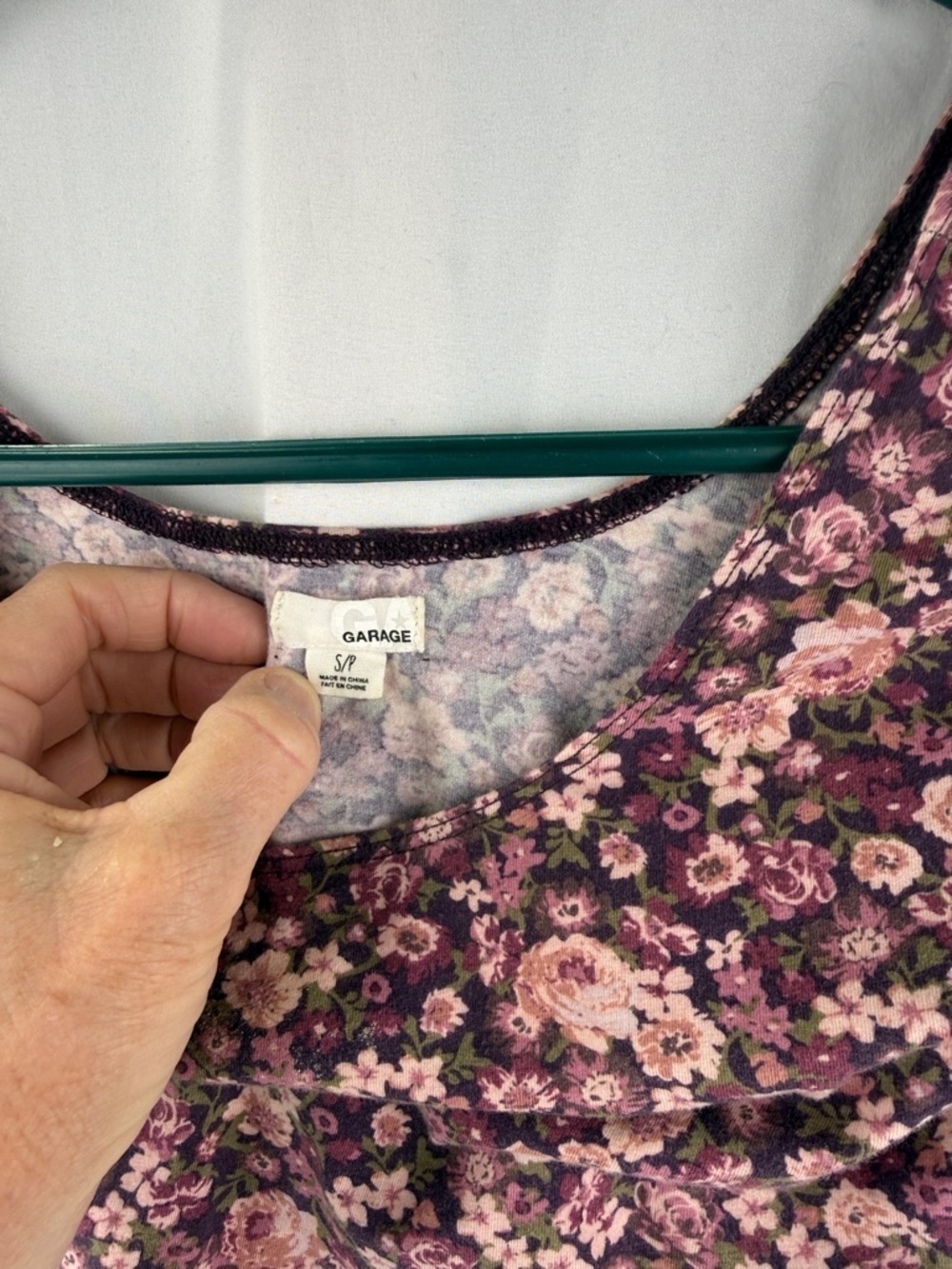 Garage Women’s Size Small Wine, Pink & Green Floral Scoop Crop Top T Shirt - Picture 4 of 6